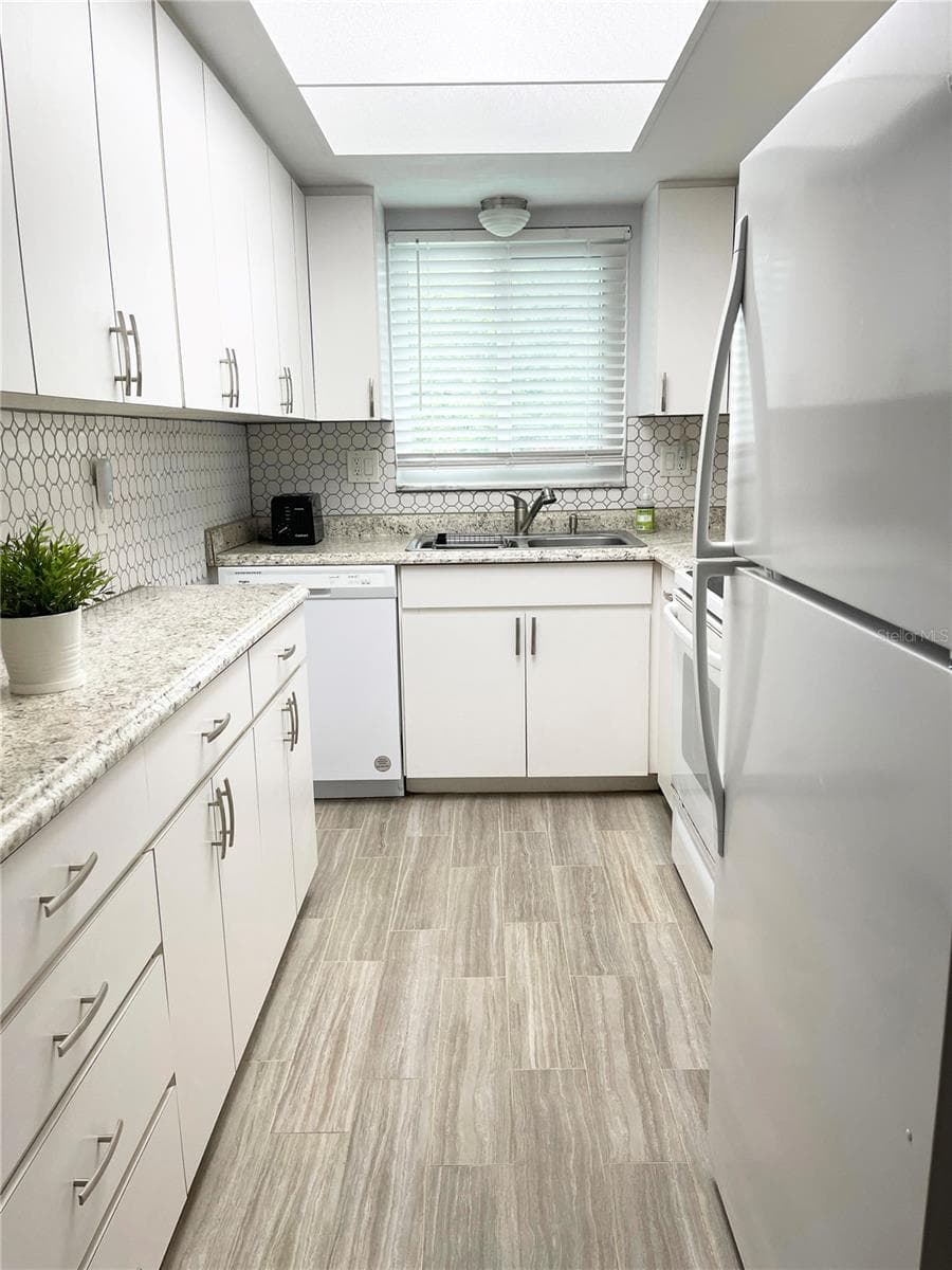 5880 38TH AVENUE — photo 8 of 12