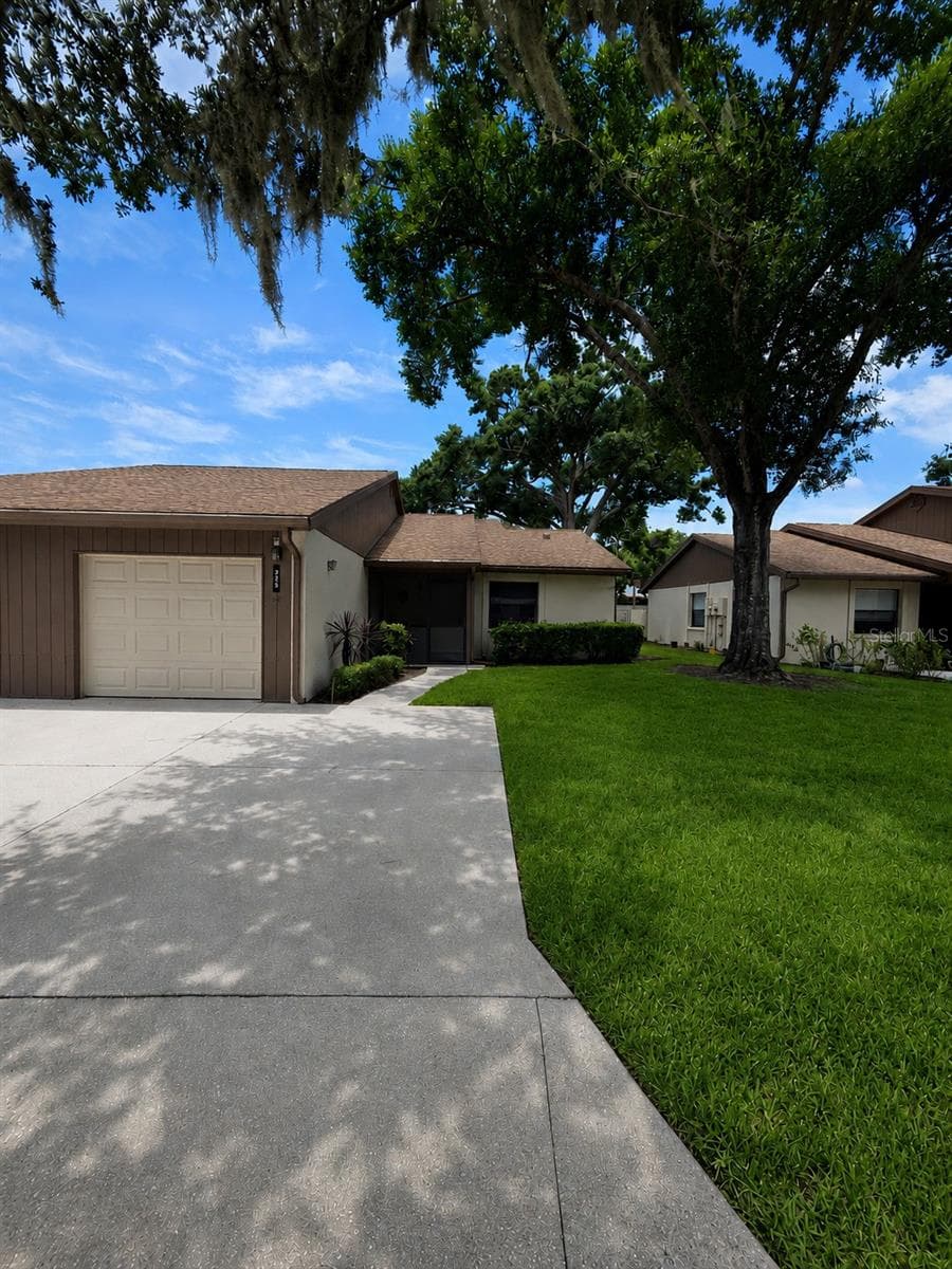 225 OAK HILL DRIVE — photo 4 of 10