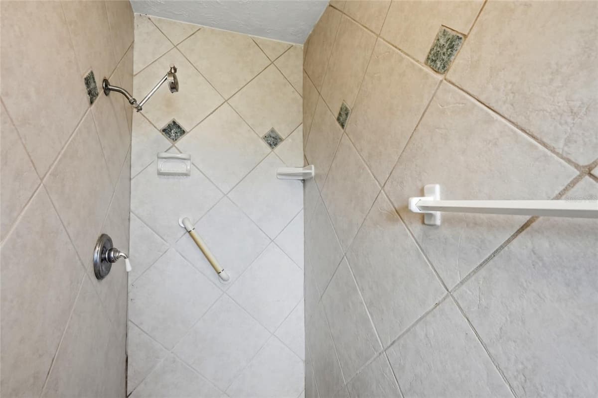 2711 GULF GATE DRIVE — photo 15 of 30
