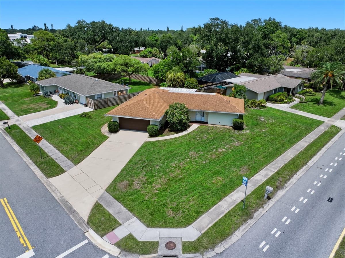 2711 GULF GATE DRIVE — photo 1 of 30