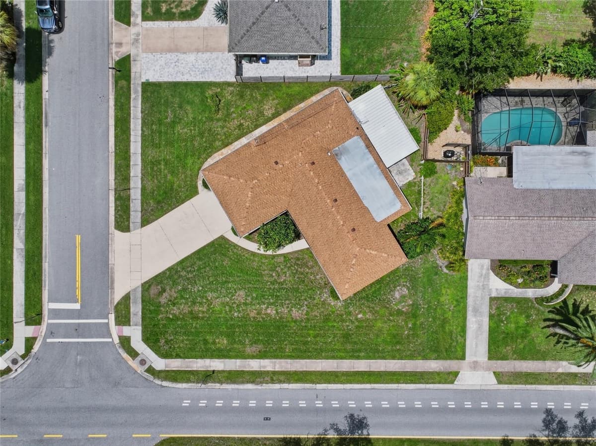2711 GULF GATE DRIVE — photo 2 of 30