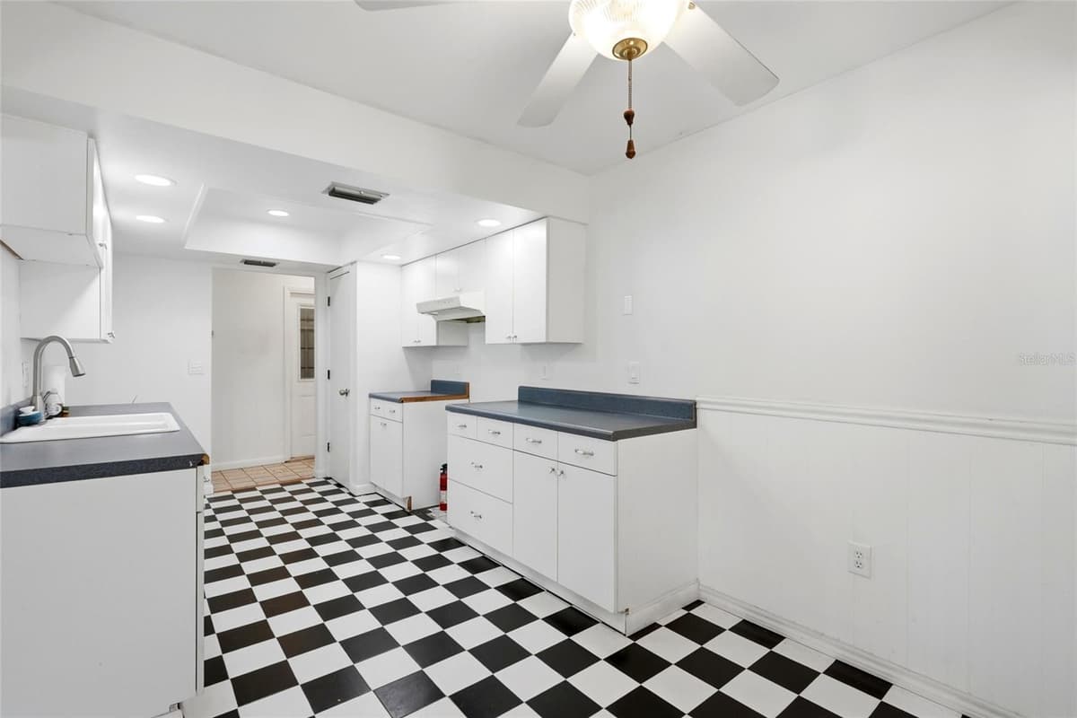 2711 GULF GATE DRIVE — photo 11 of 30