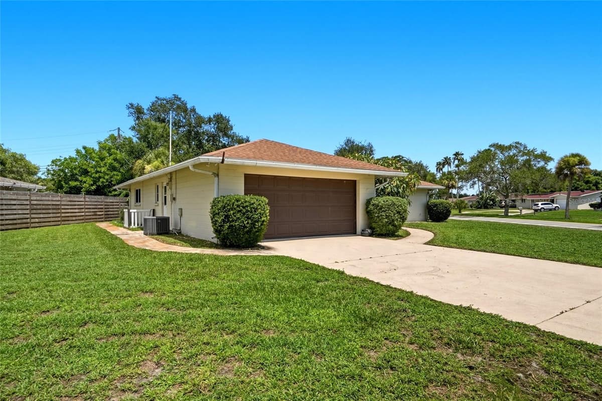 2711 GULF GATE DRIVE — photo 26 of 30