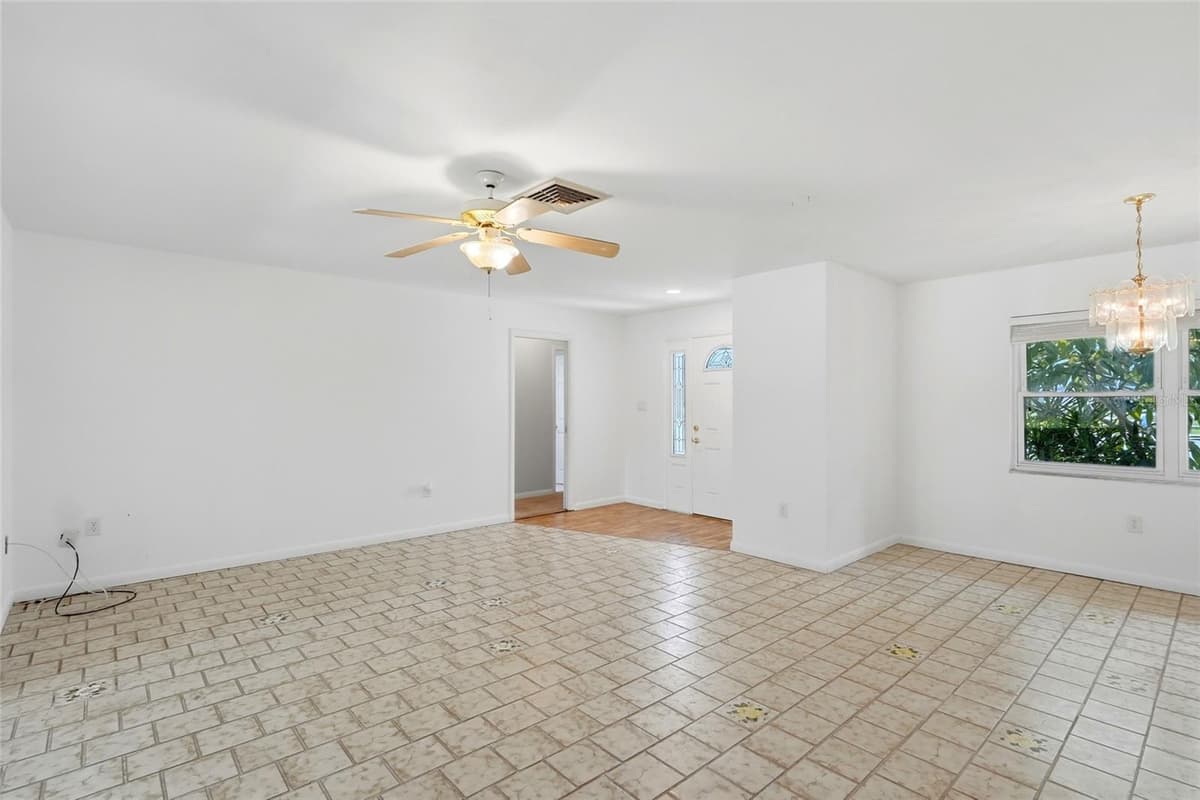 2711 GULF GATE DRIVE — photo 6 of 30