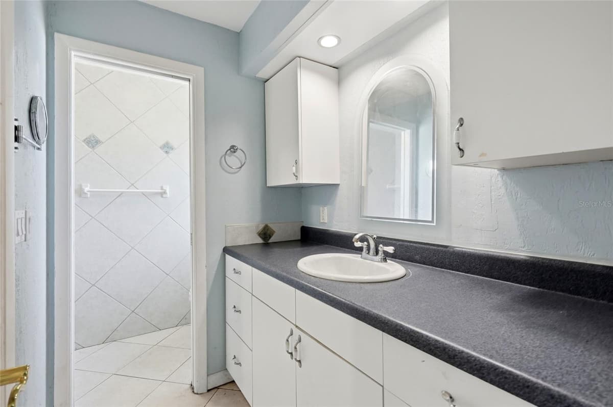 2711 GULF GATE DRIVE — photo 14 of 30