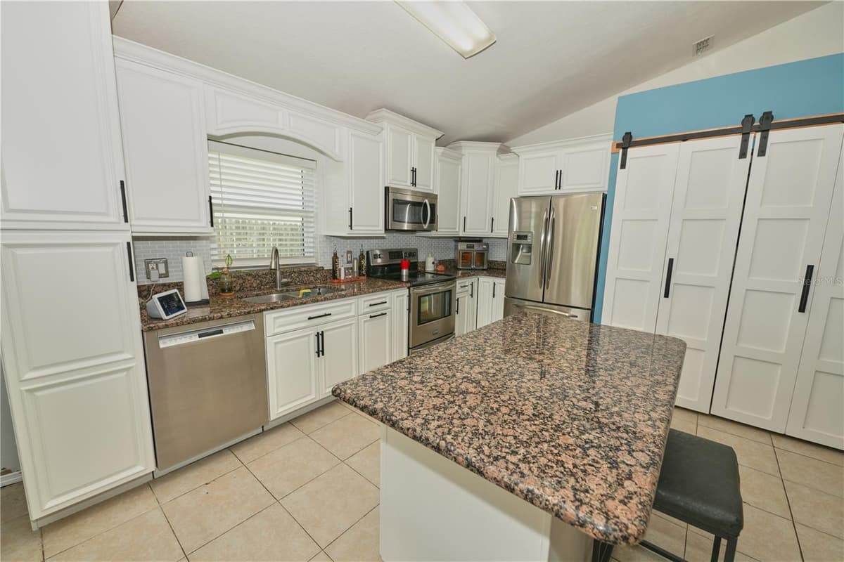 2486 ISLAND CLUB WAY — photo 13 of 44
