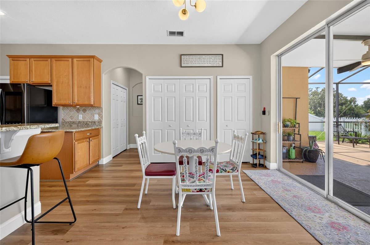 353 LAKE AMBERLEIGH DRIVE — photo 9 of 46