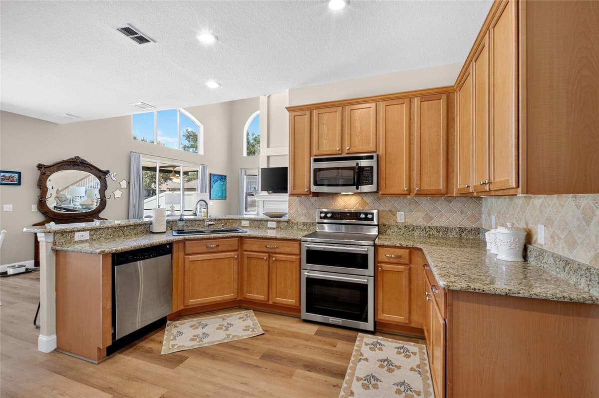 353 LAKE AMBERLEIGH DRIVE — photo 14 of 46