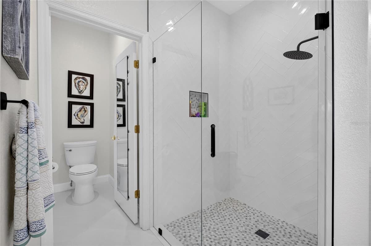 353 LAKE AMBERLEIGH DRIVE — photo 6 of 46