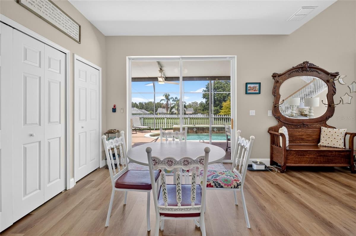 353 LAKE AMBERLEIGH DRIVE — photo 10 of 46