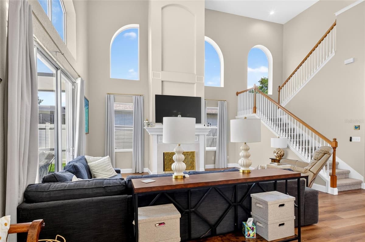 353 LAKE AMBERLEIGH DRIVE — photo 8 of 46