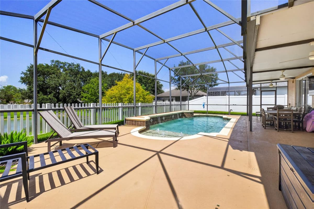 353 LAKE AMBERLEIGH DRIVE — photo 30 of 46