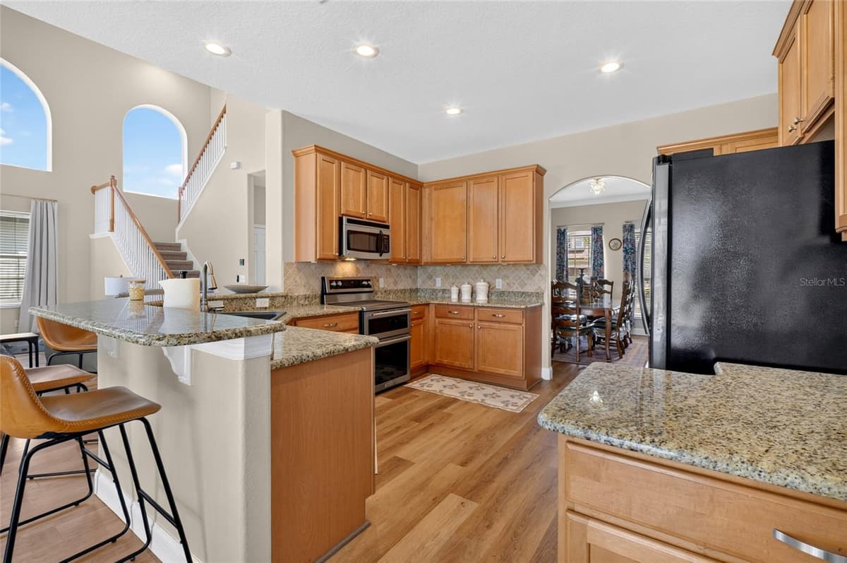 353 LAKE AMBERLEIGH DRIVE — photo 11 of 46