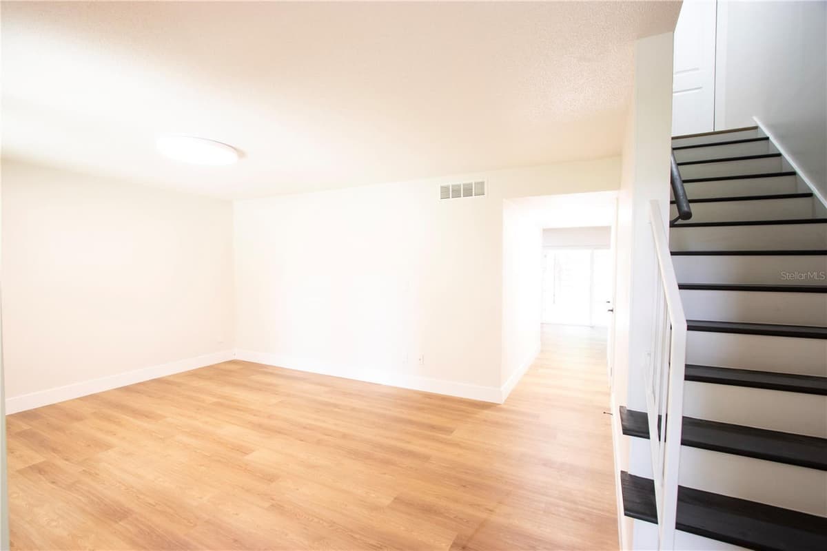 812 PARK LAKE CIRCLE — photo 9 of 56