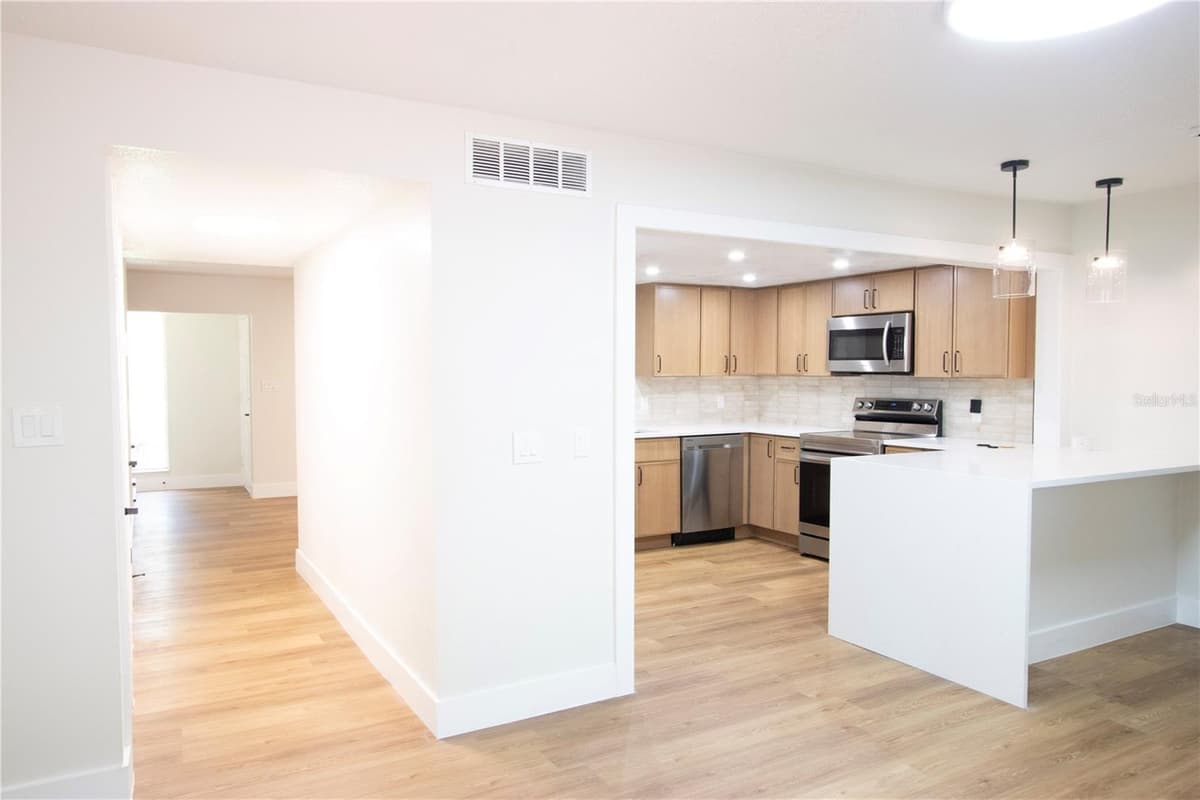 812 PARK LAKE CIRCLE — photo 17 of 56