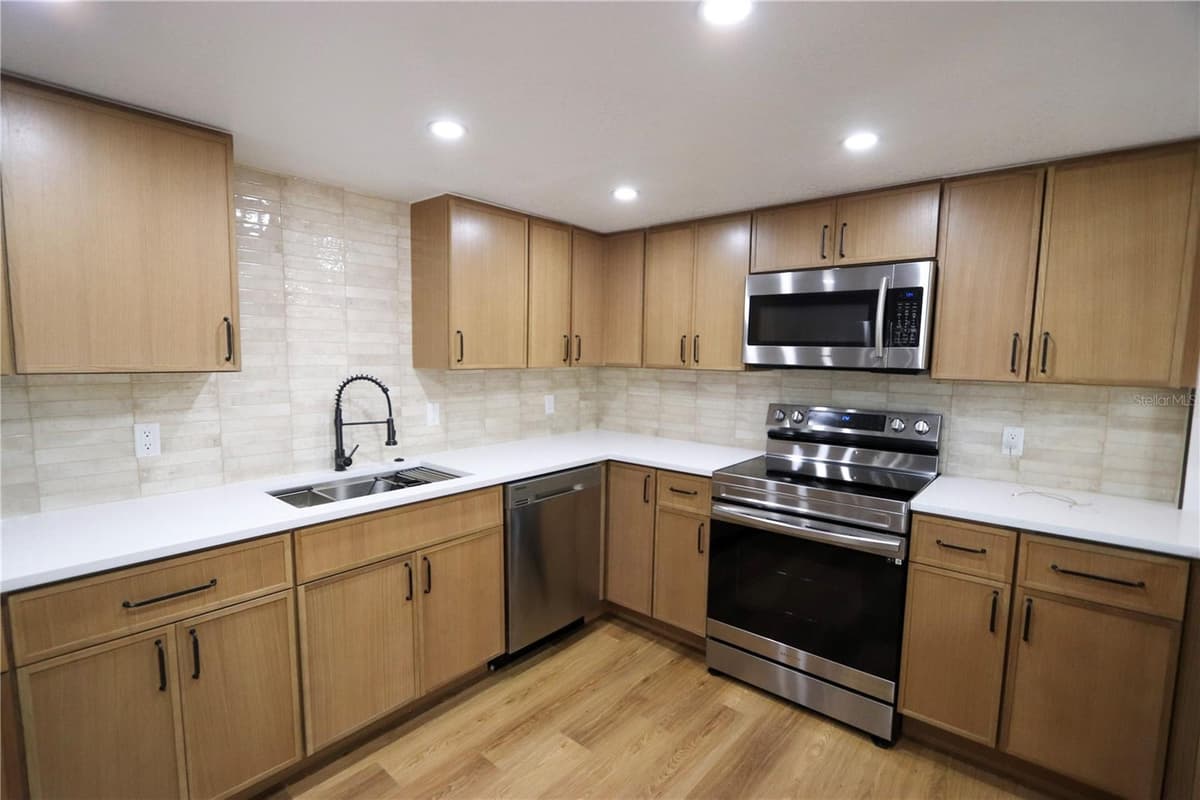812 PARK LAKE CIRCLE — photo 23 of 56