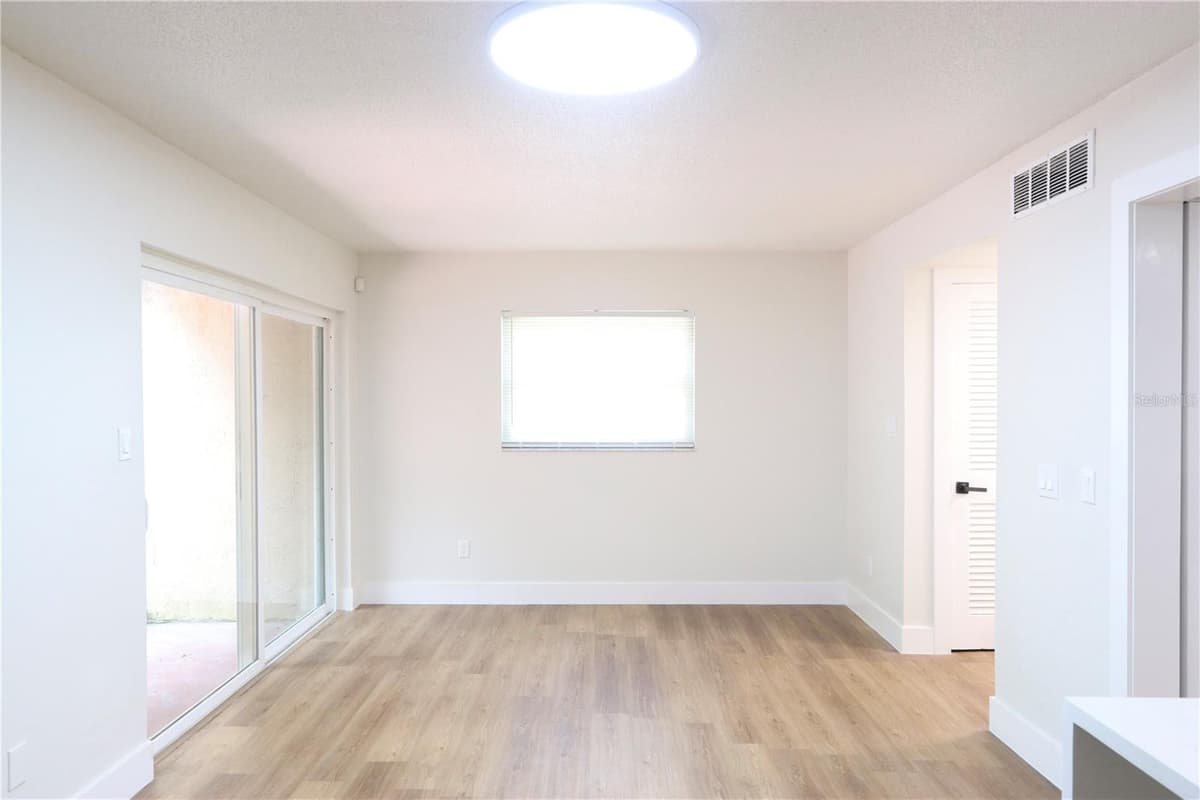 812 PARK LAKE CIRCLE — photo 13 of 56