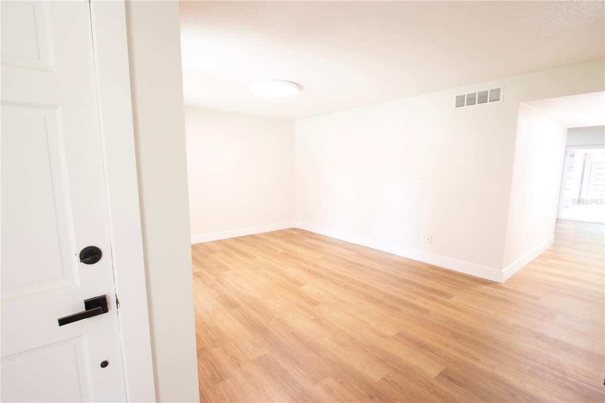 812 PARK LAKE CIRCLE — photo 6 of 56
