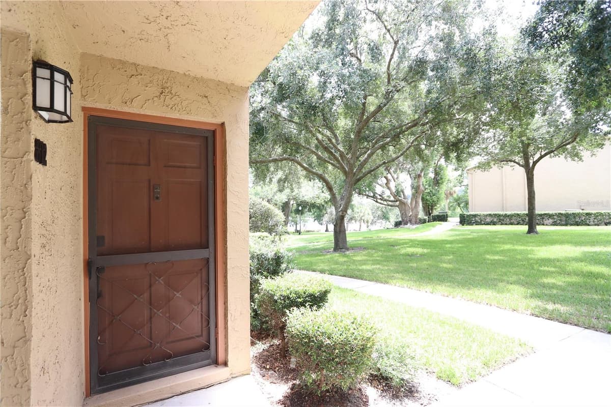 812 PARK LAKE CIRCLE — photo 4 of 56