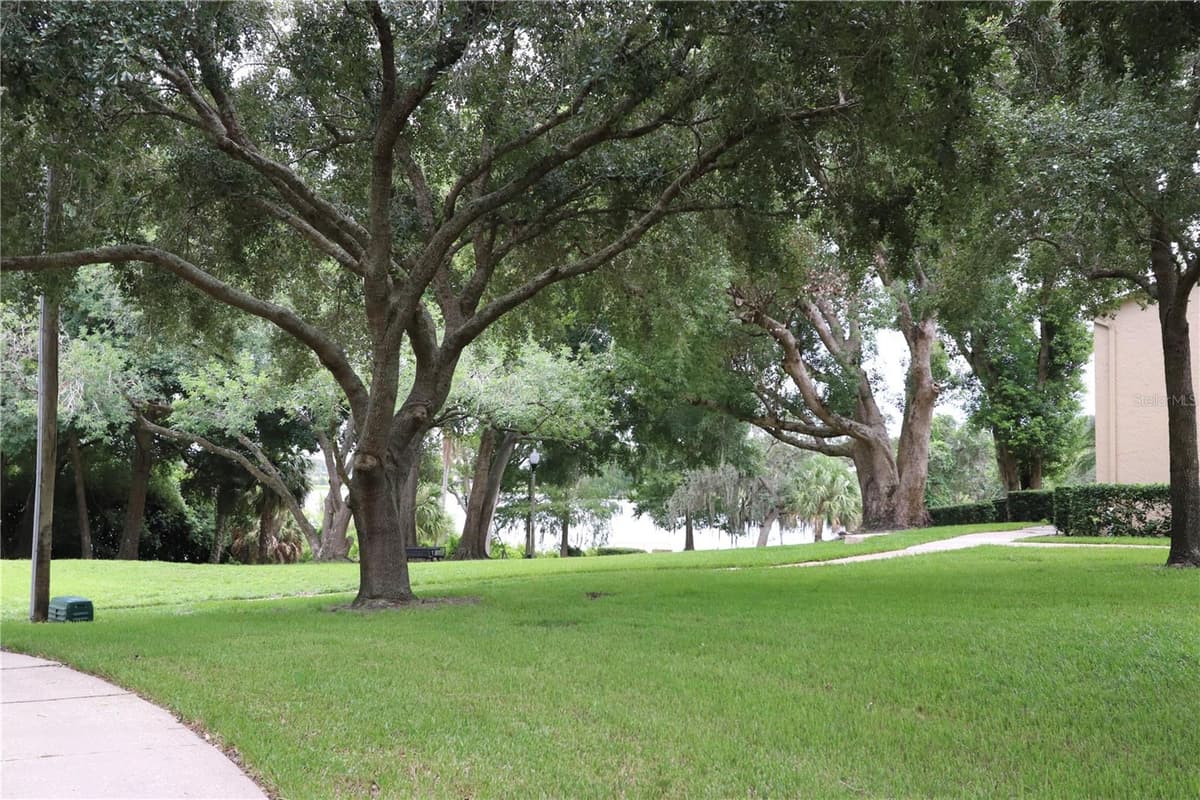 812 PARK LAKE CIRCLE — photo 5 of 56