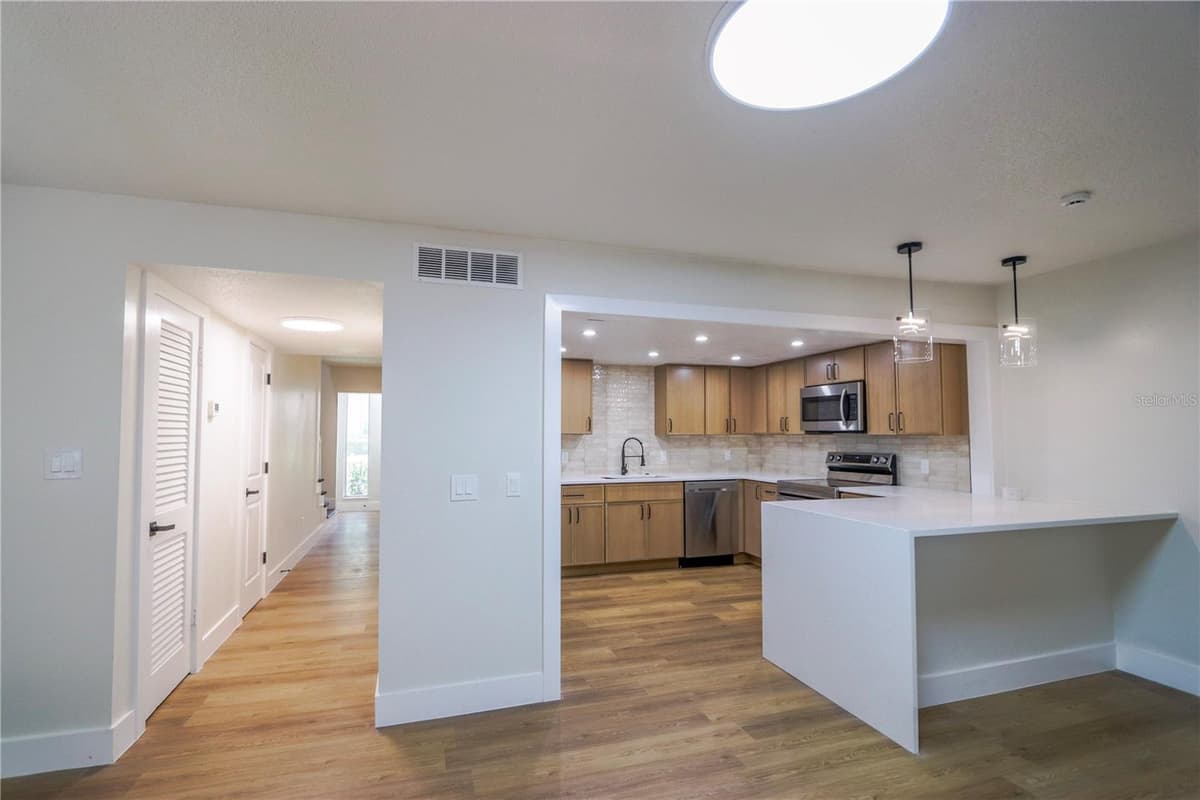 812 PARK LAKE CIRCLE — photo 12 of 56