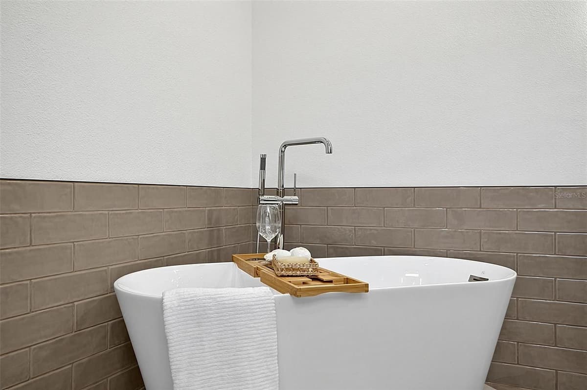 21 EASTLAKE DRIVE — photo 40 of 75
