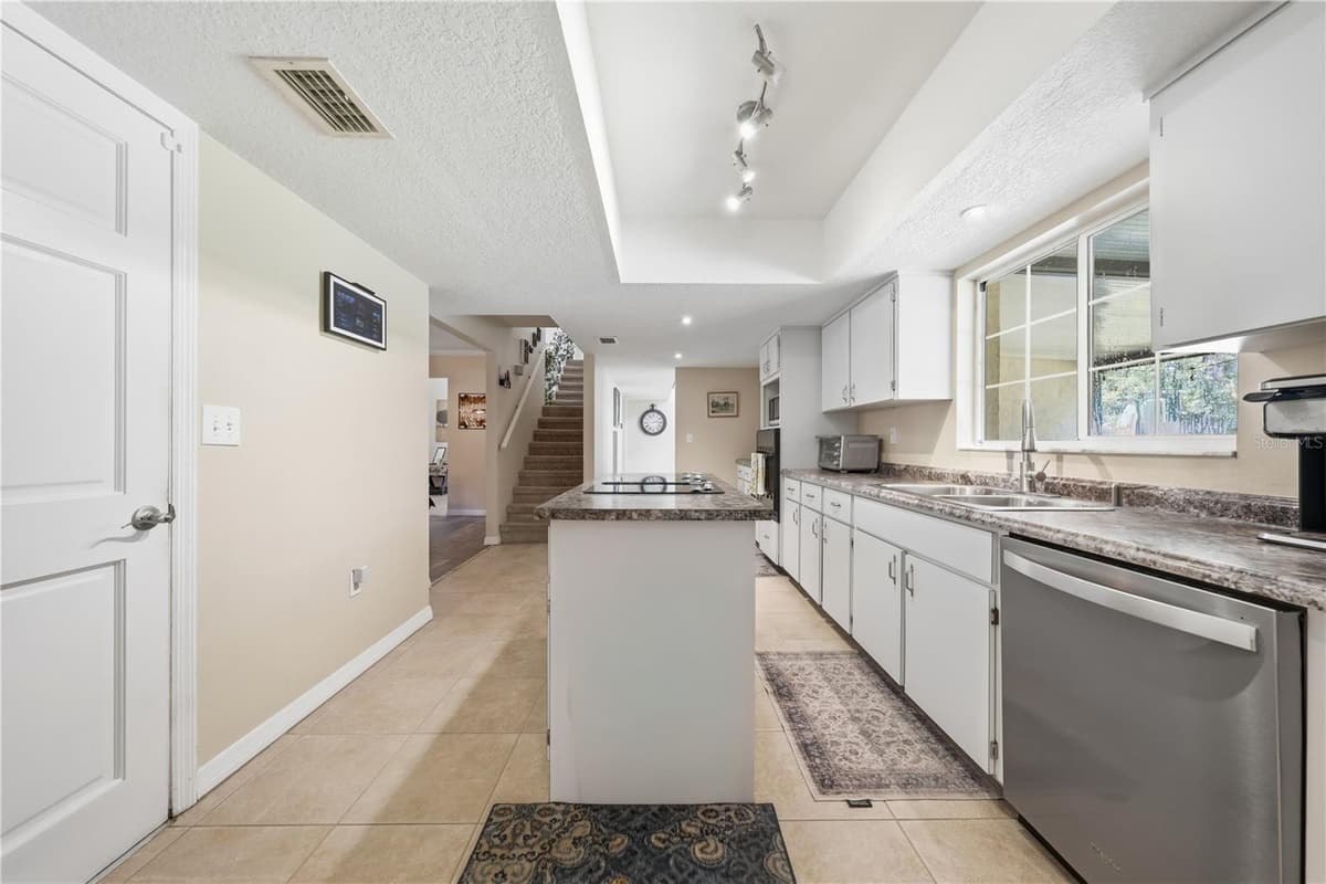 44131 PARKWAY LANE — photo 14 of 51