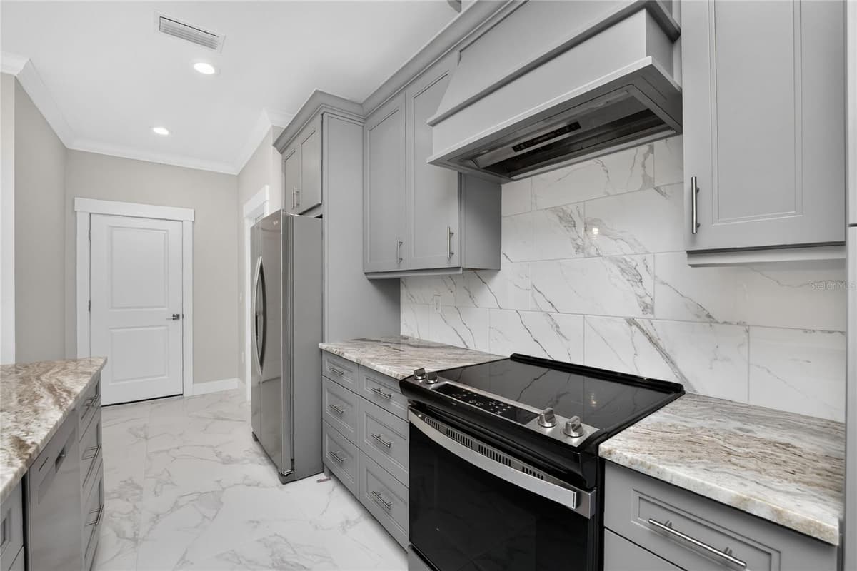 14422 CHAMBERLAIN BOULEVARD — photo 12 of 63