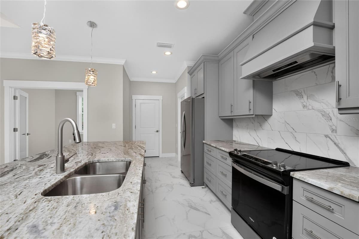 14422 CHAMBERLAIN BOULEVARD — photo 11 of 63