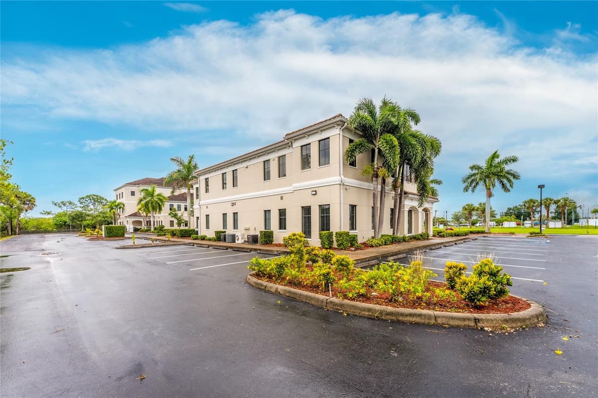 5900 PAN AMERICAN BOULEVARD — photo 17 of 81