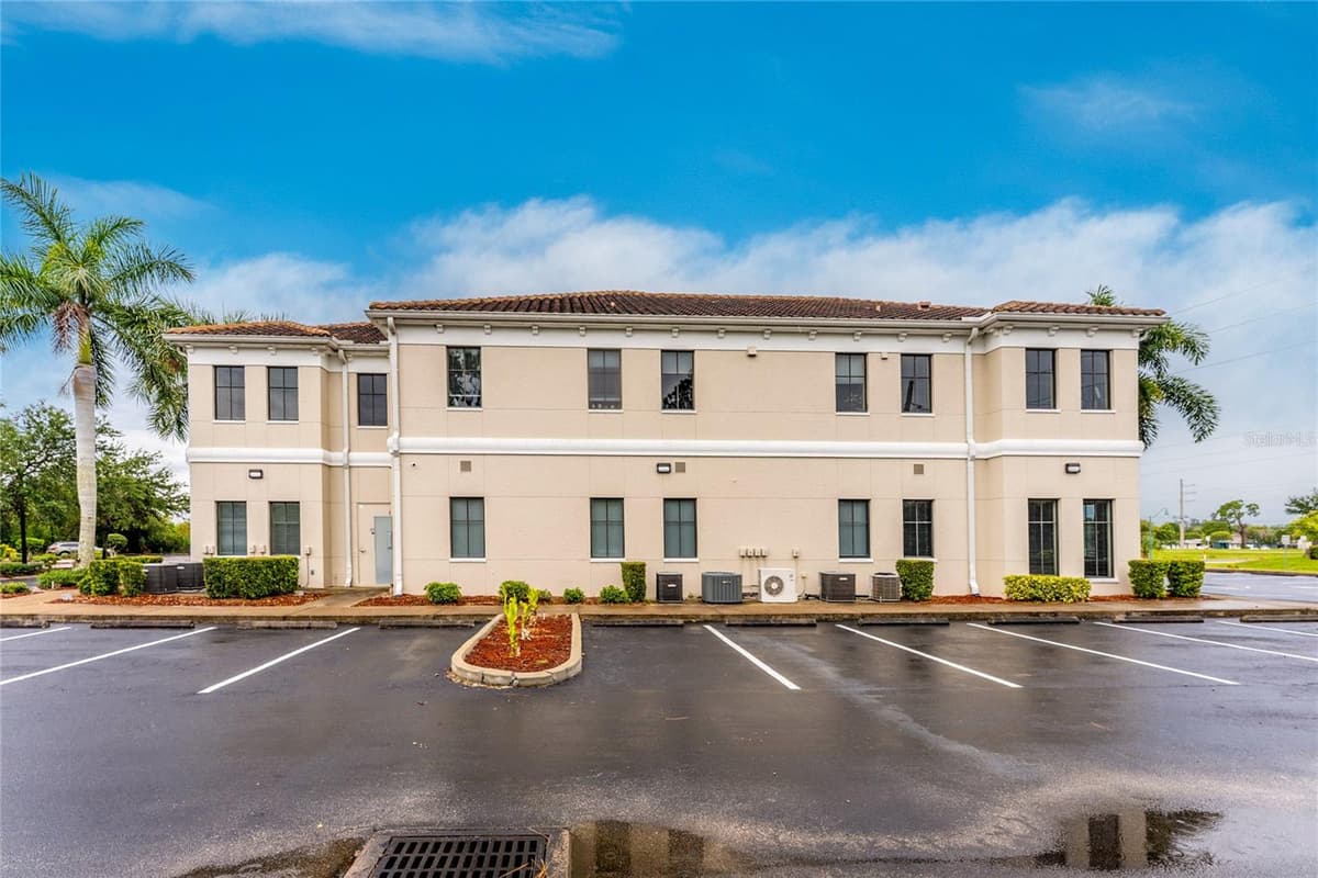 5900 PAN AMERICAN BOULEVARD — photo 4 of 81