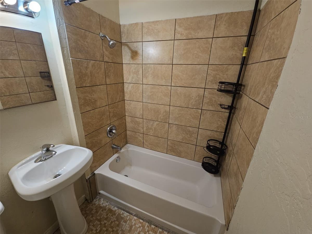 21299 COULTON AVENUE — photo 10 of 20