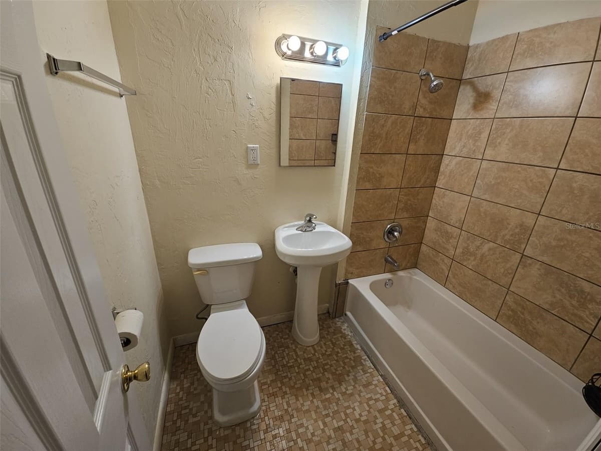 21299 COULTON AVENUE — photo 9 of 20
