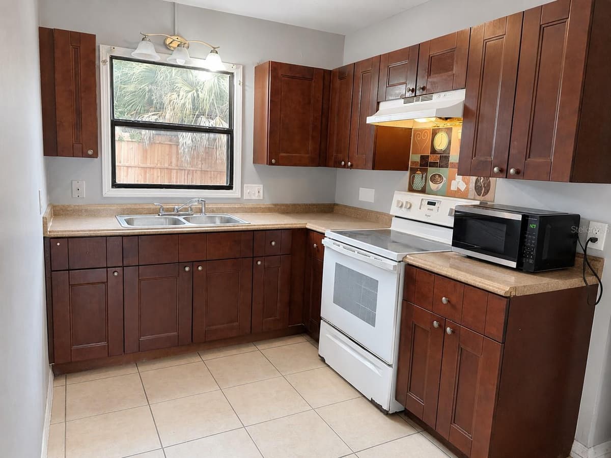 1519 LYNN AVENUE — photo 10 of 19