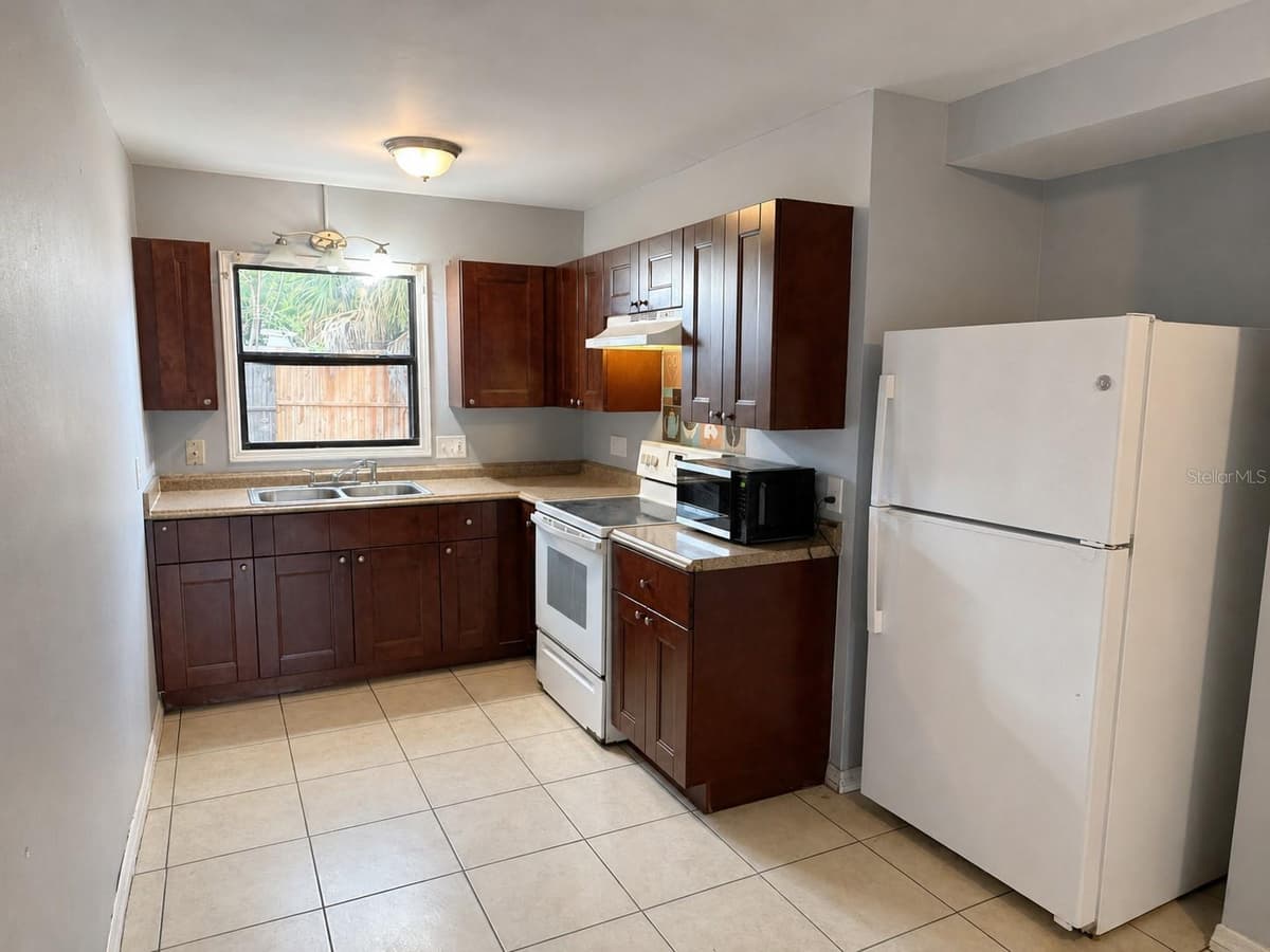 1519 LYNN AVENUE — photo 9 of 19