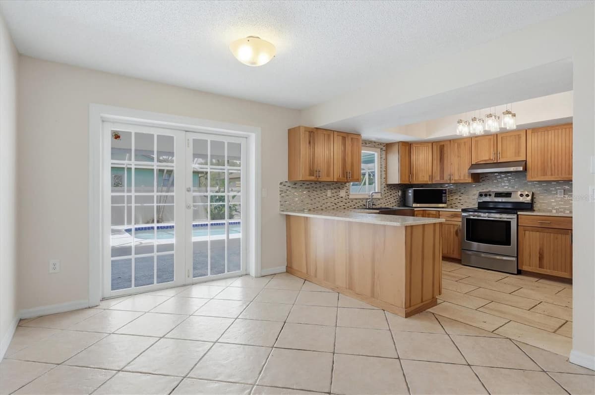4089 KING RICHARD DRIVE — photo 16 of 32