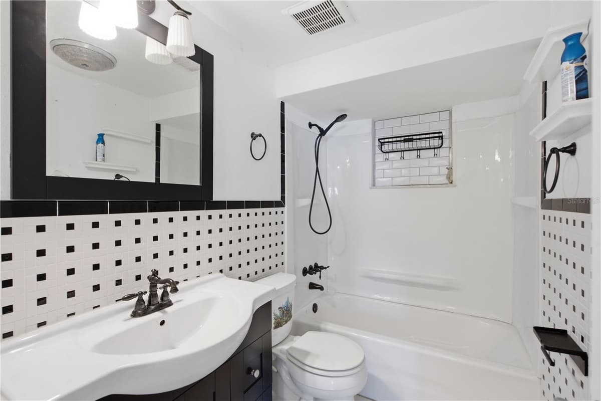 6345 PATELLA AVENUE — photo 17 of 44