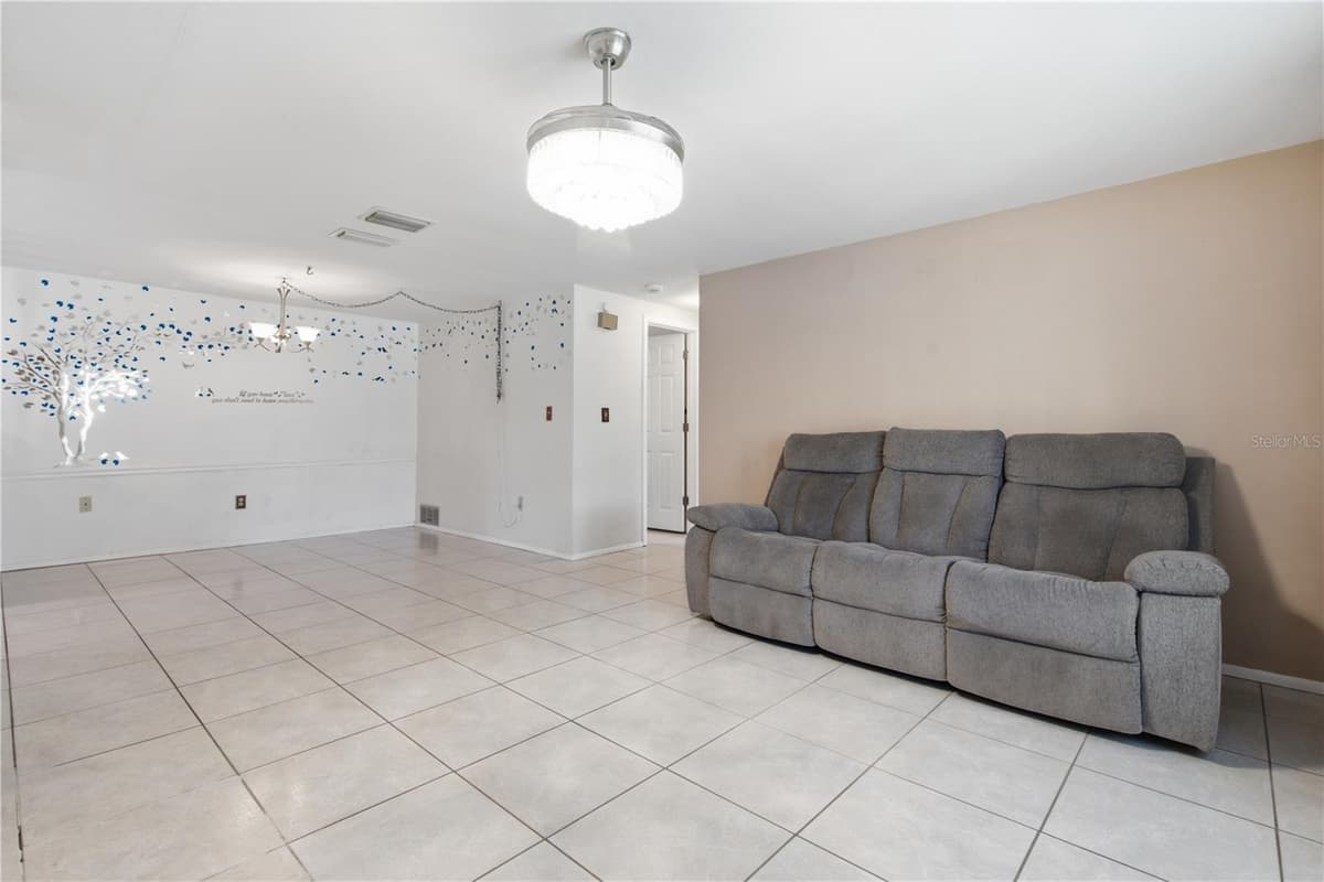 6345 PATELLA AVENUE — photo 6 of 44