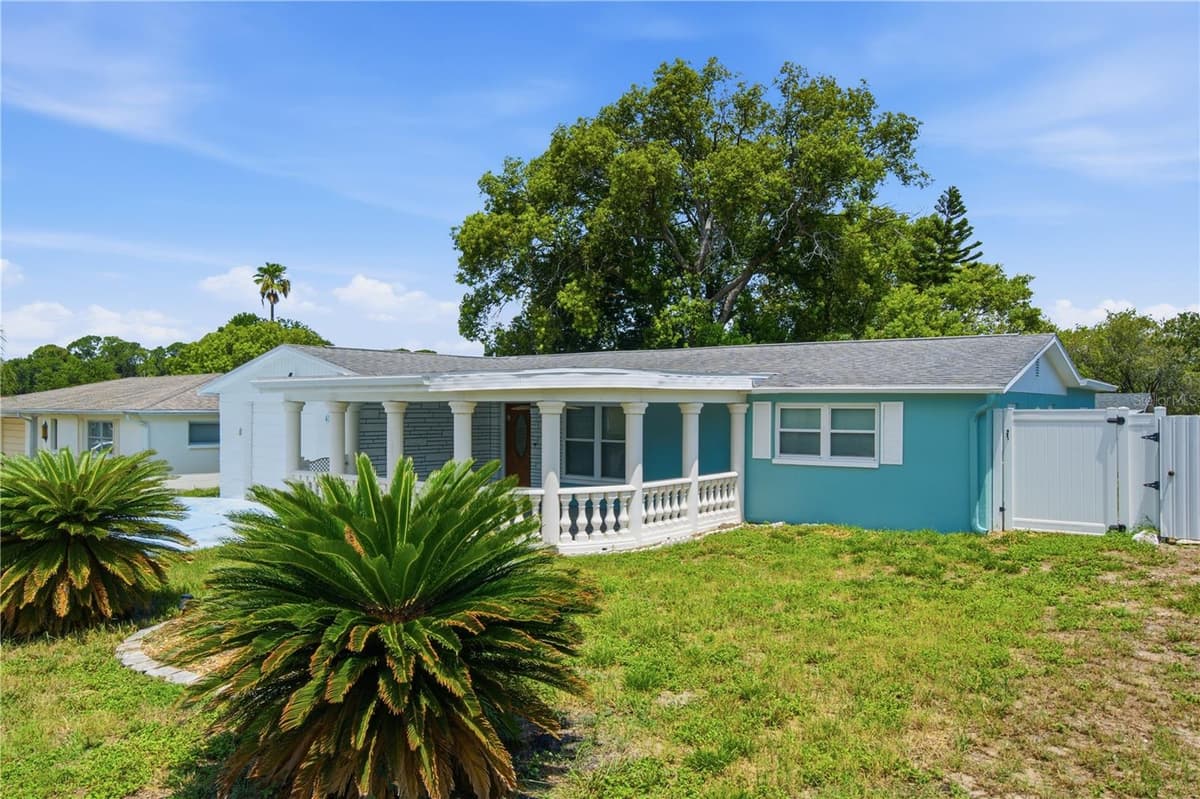 6345 PATELLA AVENUE — photo 4 of 44
