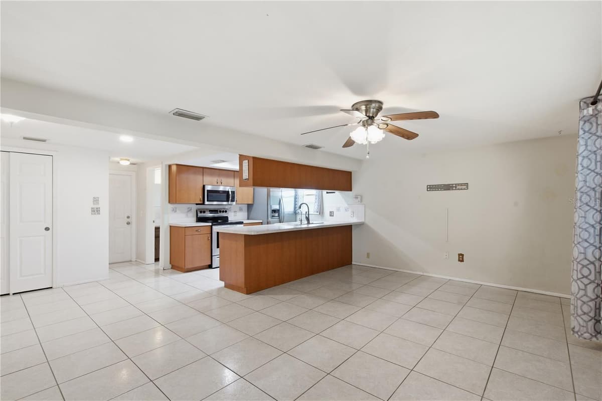 6345 PATELLA AVENUE — photo 12 of 44