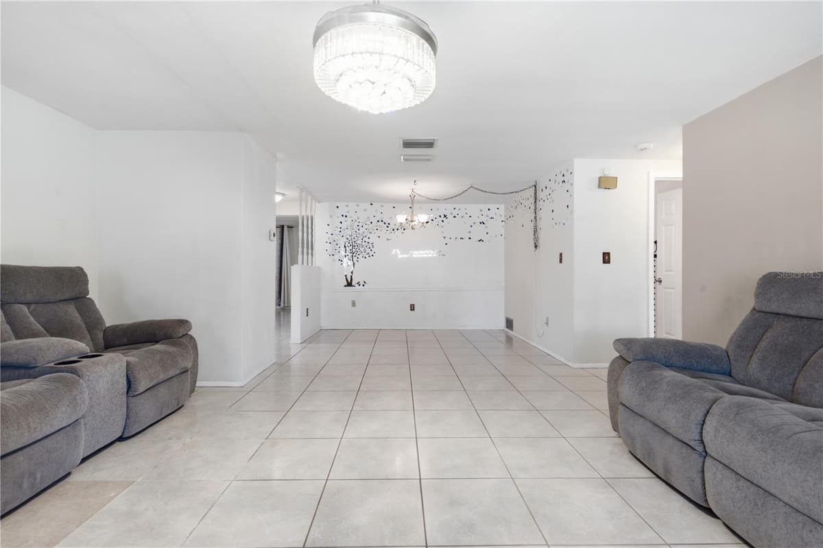 6345 PATELLA AVENUE — photo 9 of 44