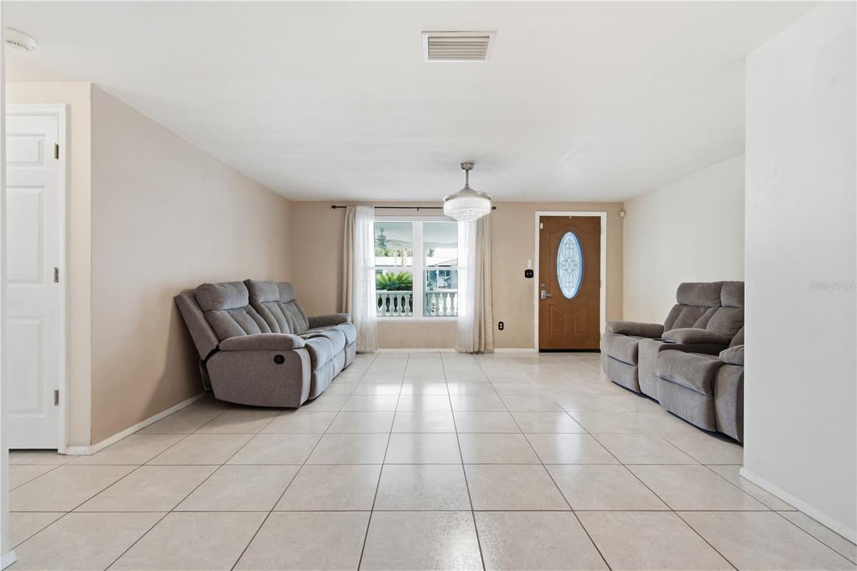 6345 PATELLA AVENUE — photo 7 of 44