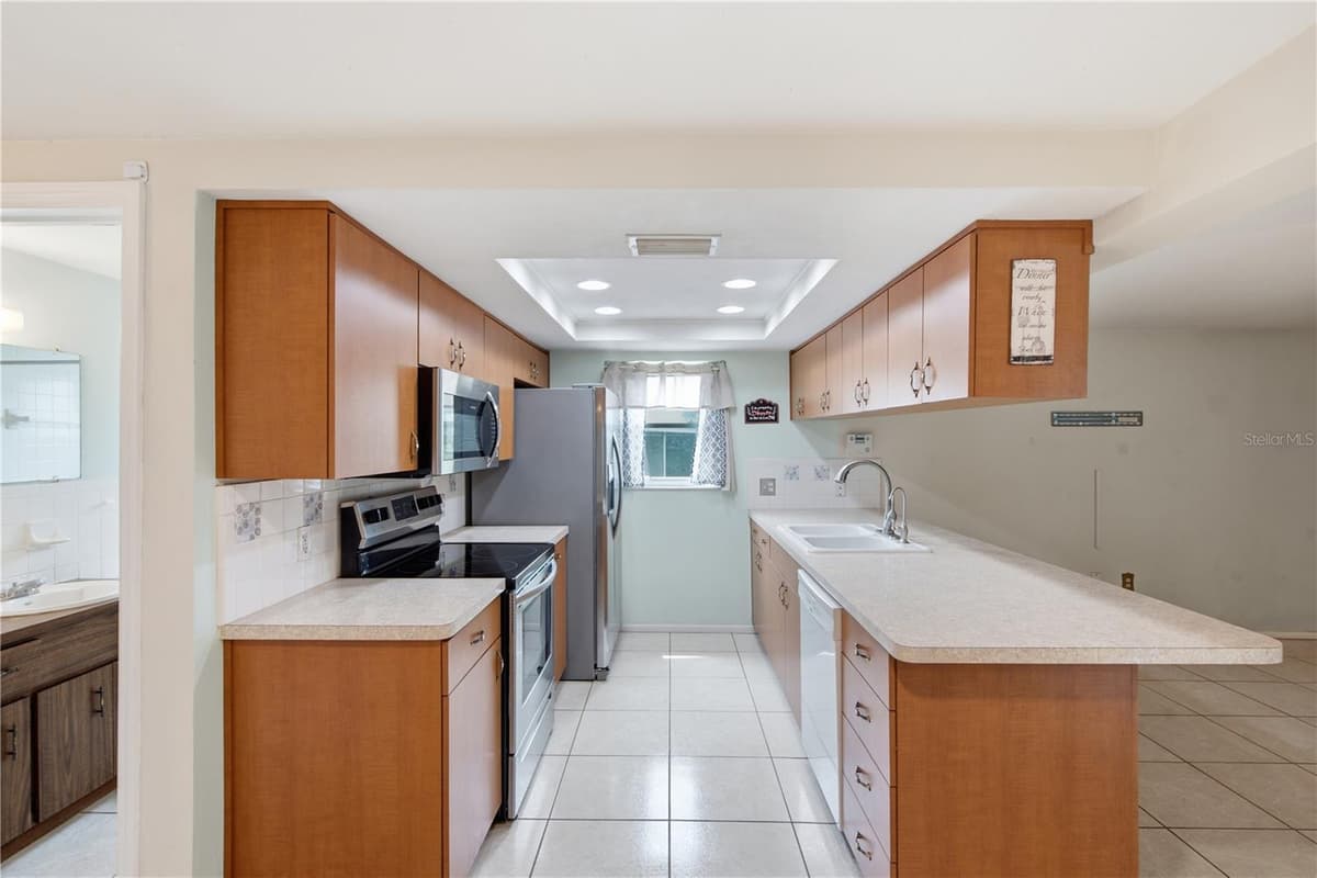 6345 PATELLA AVENUE — photo 33 of 44