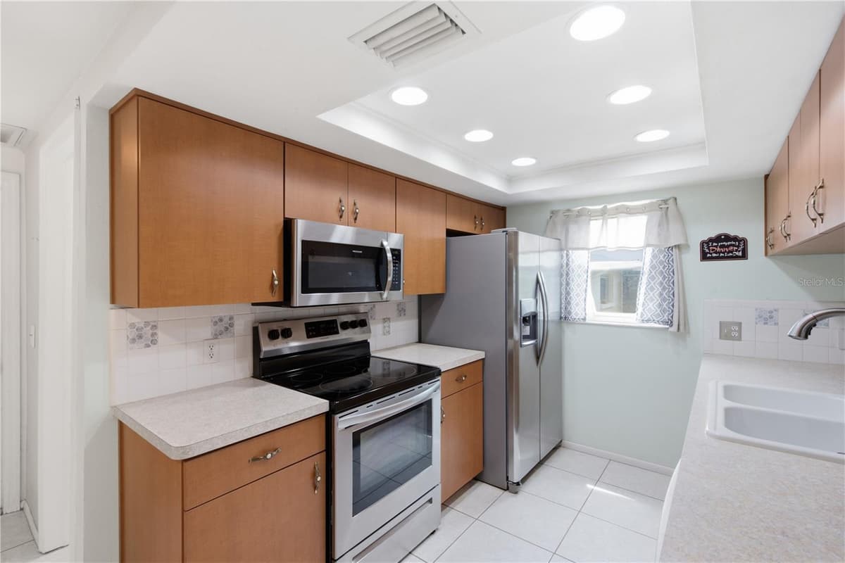 6345 PATELLA AVENUE — photo 32 of 44