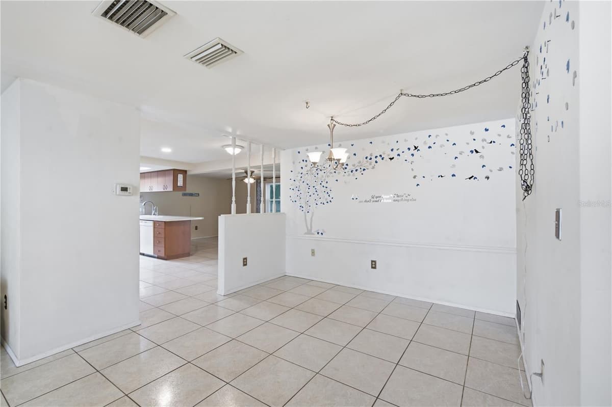 6345 PATELLA AVENUE — photo 16 of 44