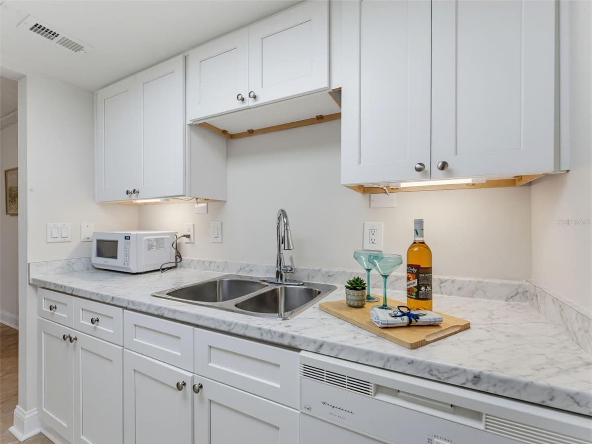 12760 INDIAN ROCKS ROAD — photo 13 of 53