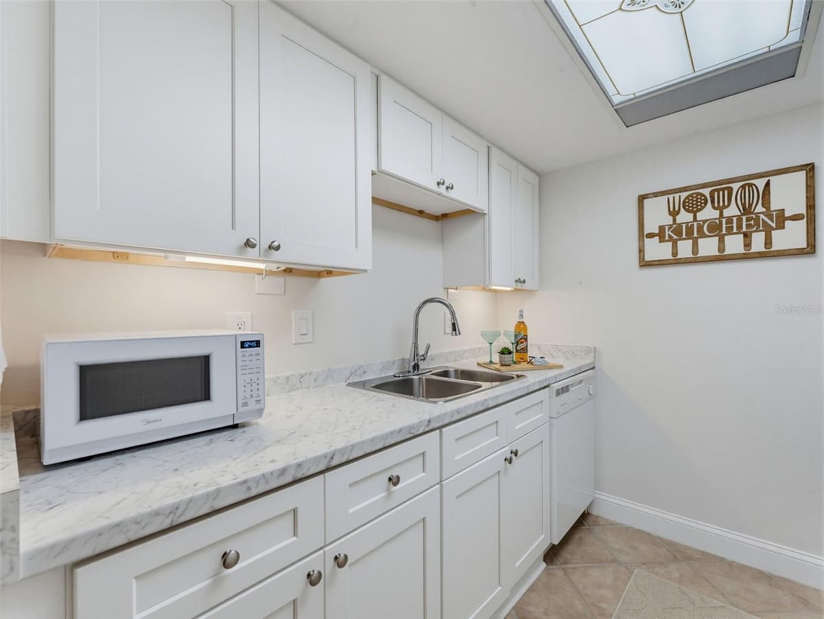 12760 INDIAN ROCKS ROAD — photo 11 of 53
