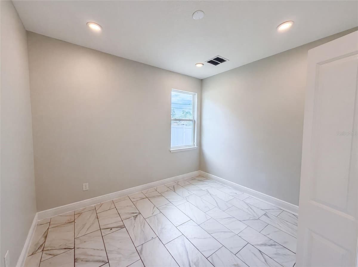 1140 BANCROFT STREET — photo 13 of 13