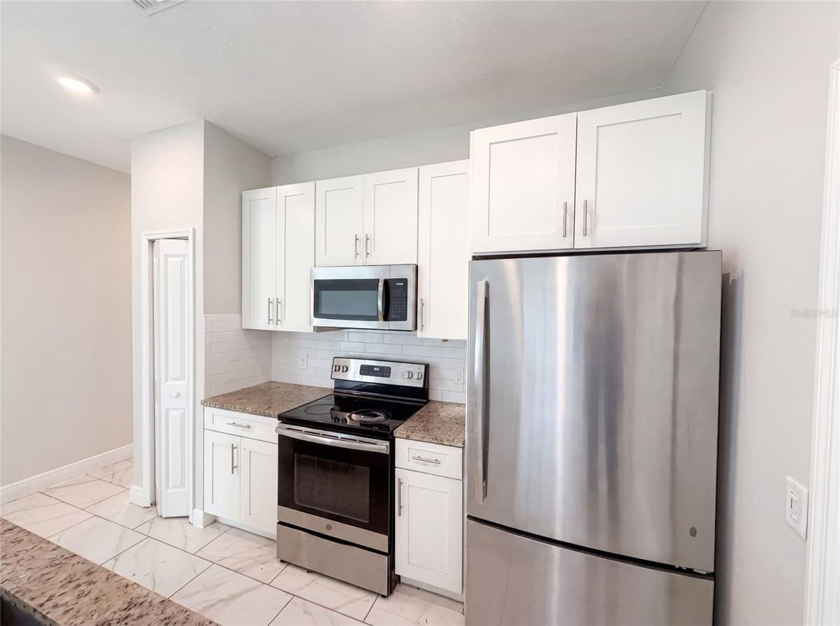 1140 BANCROFT STREET — photo 4 of 13