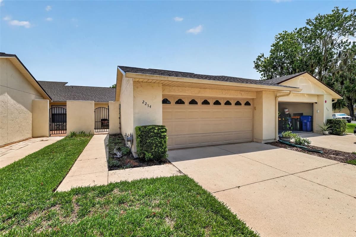 2214 CYPRESS COVE DRIVE — photo 3 of 35